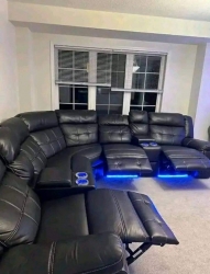 Leather couch used only for 5months. Delivery is available tại California